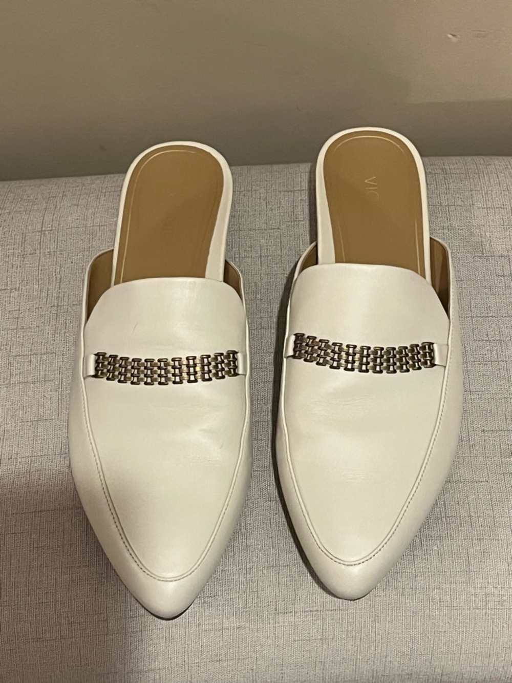 Vionic Starling Off White Pointed Toe Leather SlipOn Mules Gold Chain Accent, 10